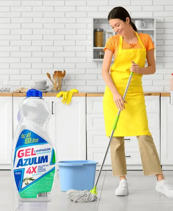 Limpador Gel Azulim para limpeza e desinfecção de banheiros, cozinhas, áreas de serviço e quintais no dia a dia